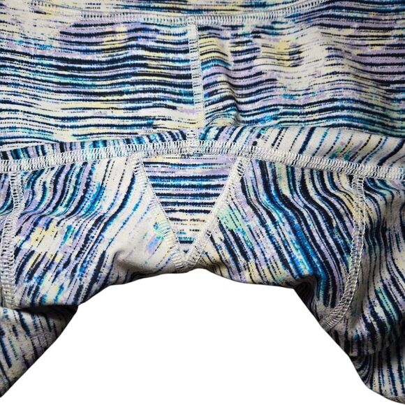 ❤️FINAL SALE❤️ Lululemon True Self Crop II - Blurry Belle Multi - Picture 8 of 10